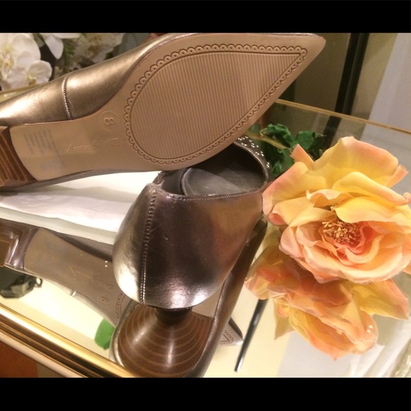 Pointed mustard gold colored flat heels. - Picture 4 of 5